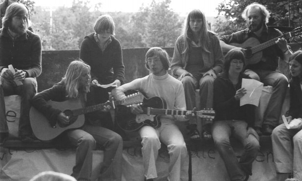 Datei:Rudi Buschmann Straßenfest in der Franckestr. 1977.jpg