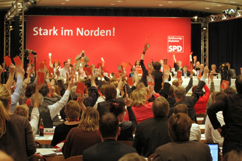 Datei:Landesparteitag 2012, NMS - Zustimmung zum KoaV.jpg