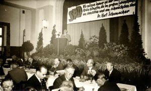 1955 ca Parteitag m Diekmann, Ratz u a.jpg