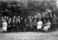 Vorstand und Vertrauensleute des Distrikts Kiel-Ost mit Traditionsfahne 1927