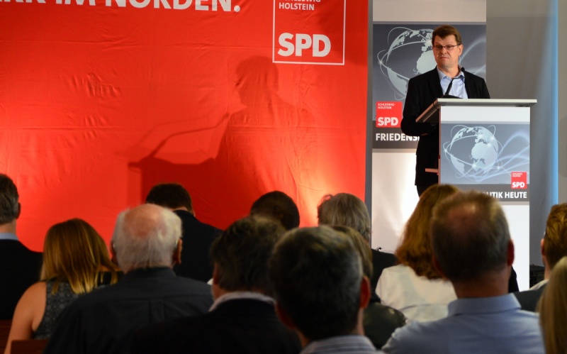 Datei:Friedenspolitik heute - 01.jpg