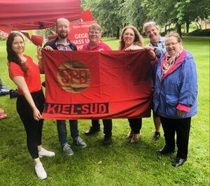 OV Kiel-Süd Fahnenübergabe.jpg