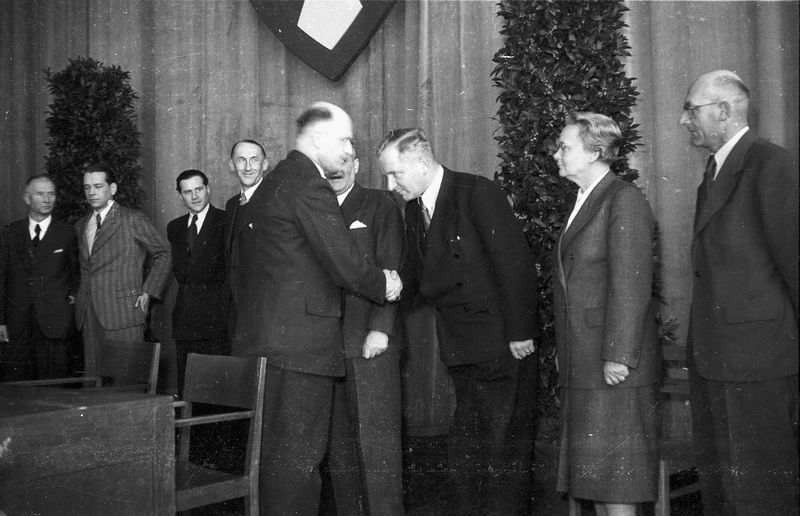 Datei:Stadtpräsident Jeschke verpflichtet OB Gayk.jpg