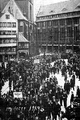 1919 Maidemonstration Arbeiterjugend Kiel Alter Markt.png