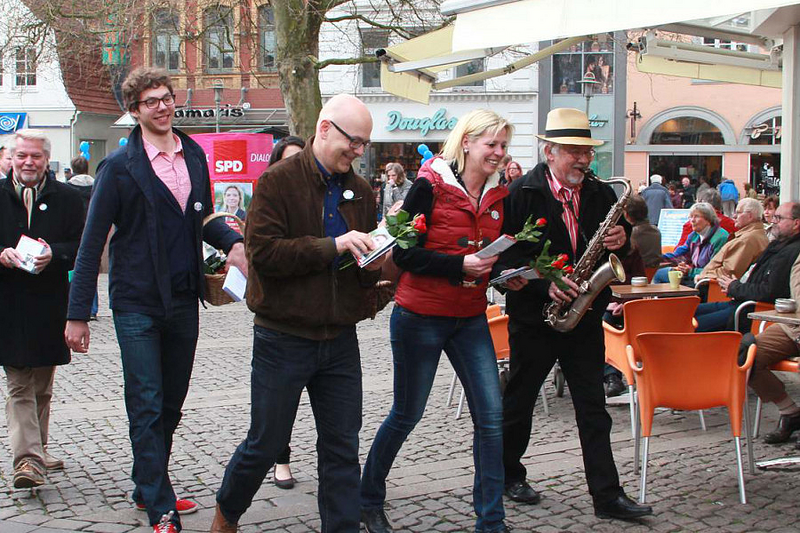 Datei:2015 04 25 OB-Wahlkampf Neumünster.png