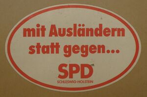Aufkleber mit Ausländern statt gegen.JPG