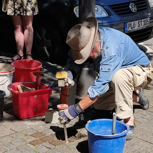 Datei:Gunter Demnig in Kiel.jpg