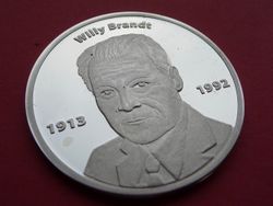 Willy-Brandt-Medaille Vorderseite.jpg