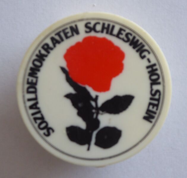 Datei:Button der SPD Schleswig-Holstein.JPG